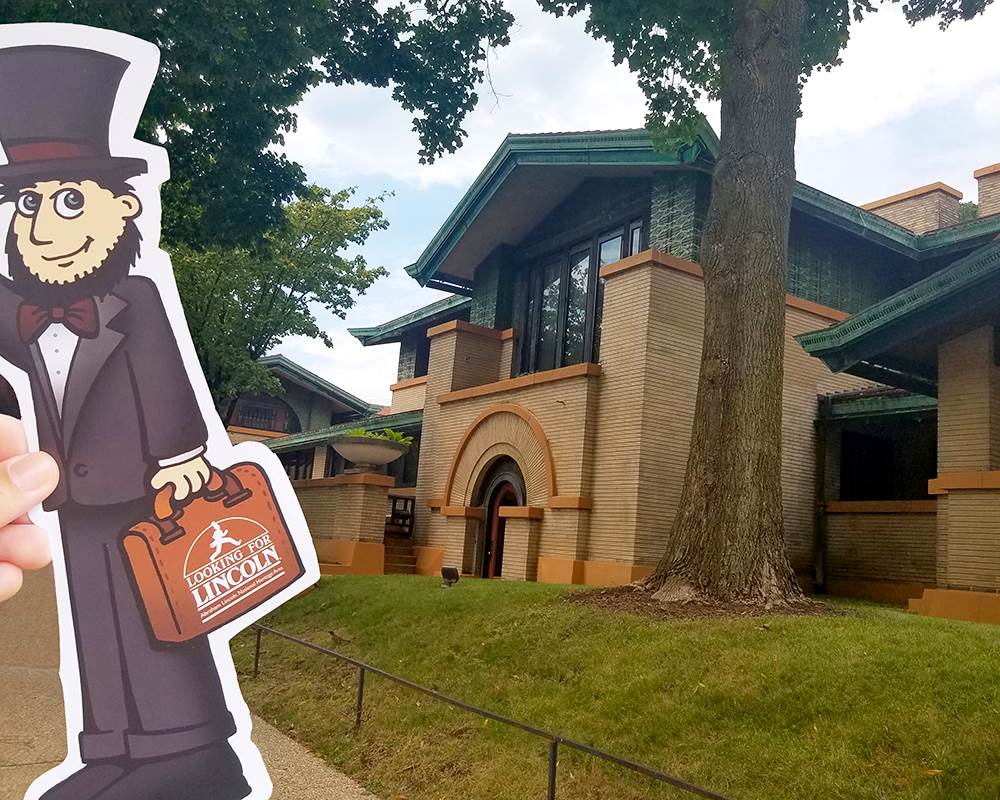 Flat Lincoln was eager to witness the architectural marvel that is the Dana-Thomas House.